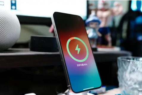 神池苹果15换屏服务分享用什么充电器给iPhone15充电更好 