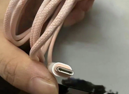 神池苹果15维修店分享iPhone15USB-C数据线长啥样